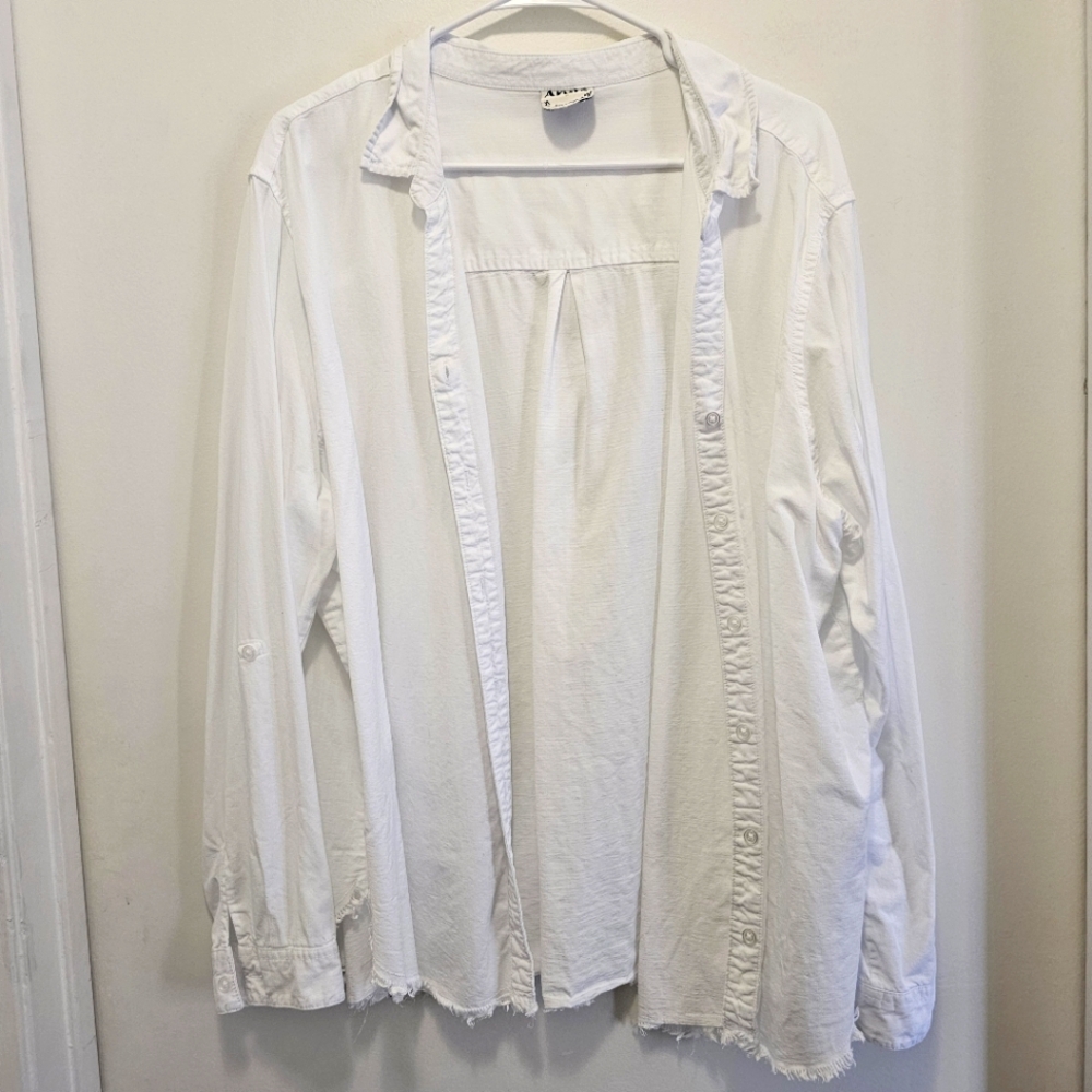 🌺 2X White Button Down Arula size B